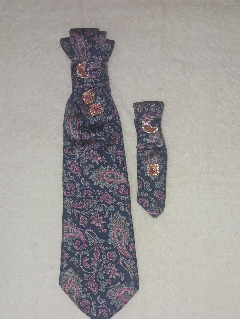 Elegant Paisley Neck Tie and Accessory Set in Navy and Pink